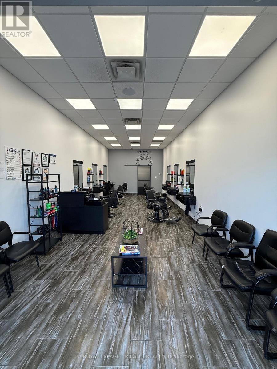 102 - 1215 Fanshawe Park Road, London North, Ontario  N6G 0R9 - Photo 2 - X12289278