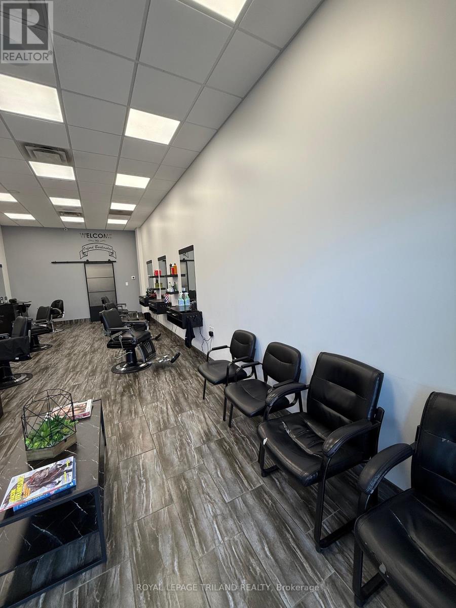 102 - 1215 Fanshawe Park Road, London North, Ontario  N6G 0R9 - Photo 4 - X12289278