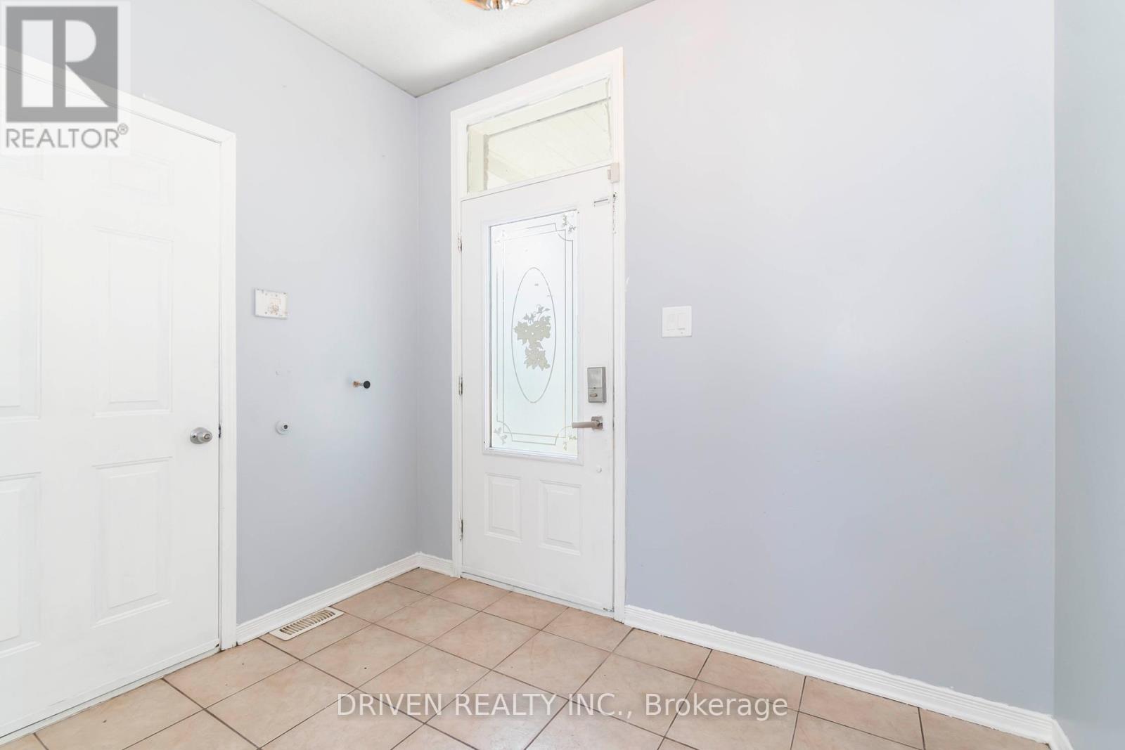 2207 Cecile Crescent, Clarence-Rockland, Ontario  K4K 1S4 - Photo 3 - X12289261