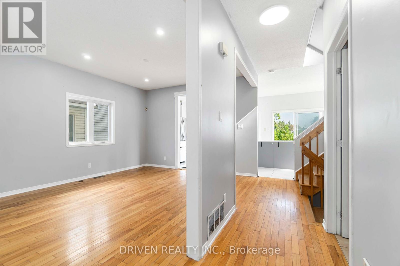 2207 Cecile Crescent, Clarence-Rockland, Ontario  K4K 1S4 - Photo 4 - X12289261
