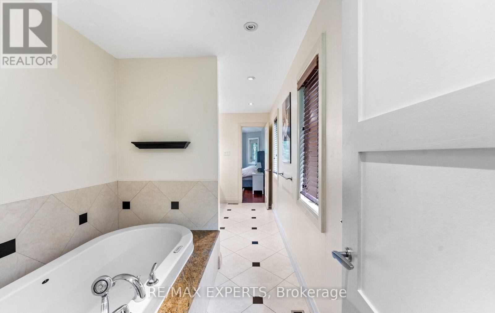 120 Riverside Drive, Vaughan, Ontario  L4L 2L3 - Photo 29 - N12288575