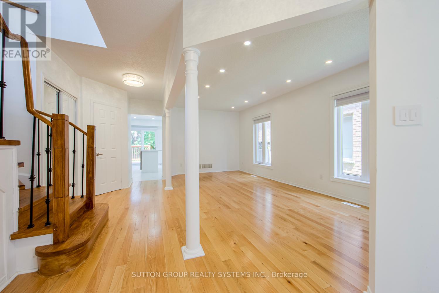 2029 Westmount Drive, Oakville, Ontario  L6M 3P9 - Photo 6 - W12287445