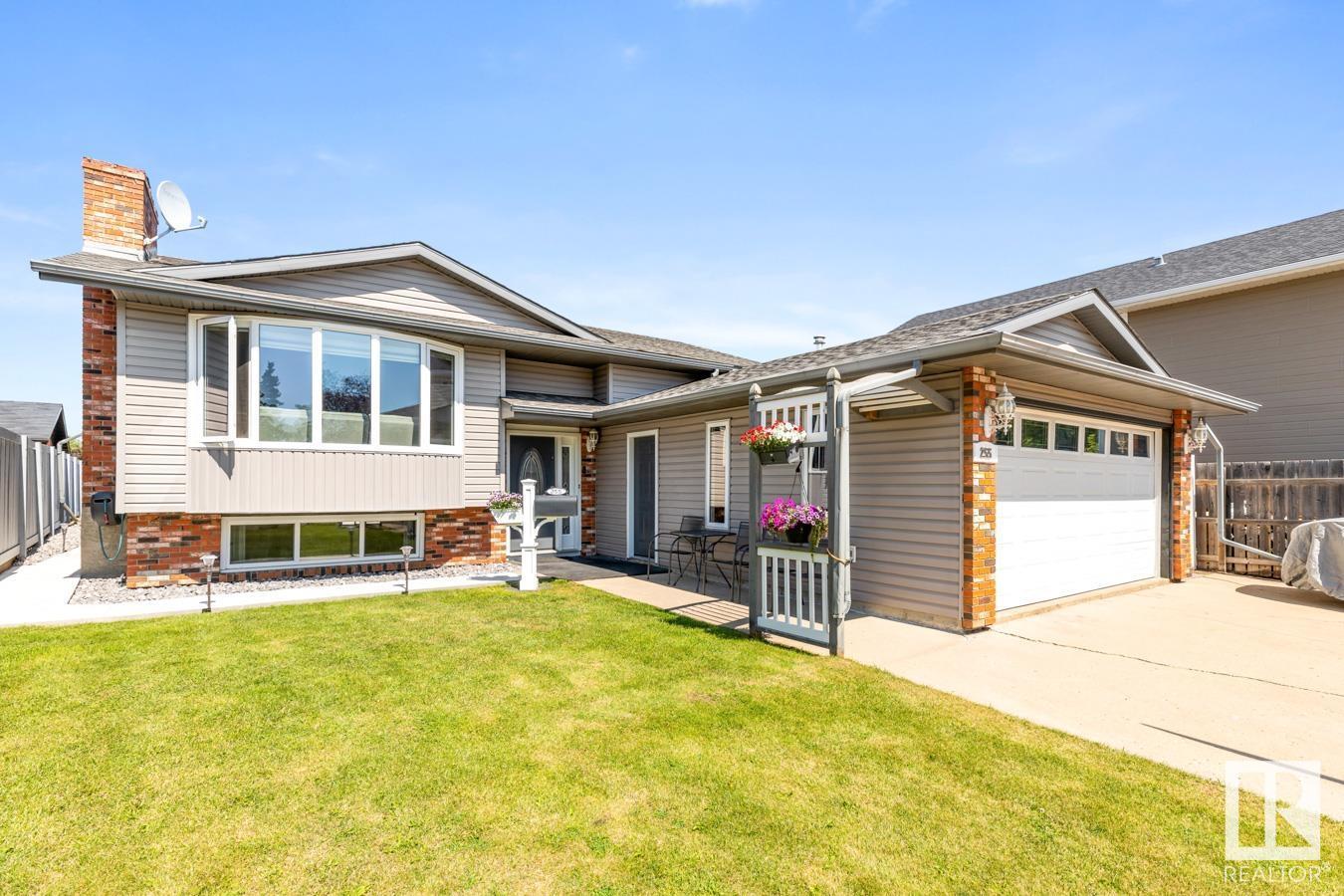 Property at 255 HUMBERSTONE RD NW image 1