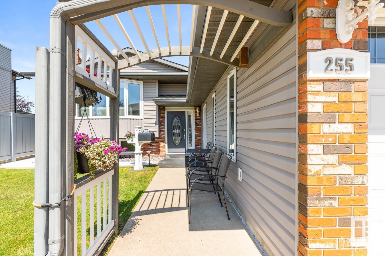 Property at 255 HUMBERSTONE RD NW image 2