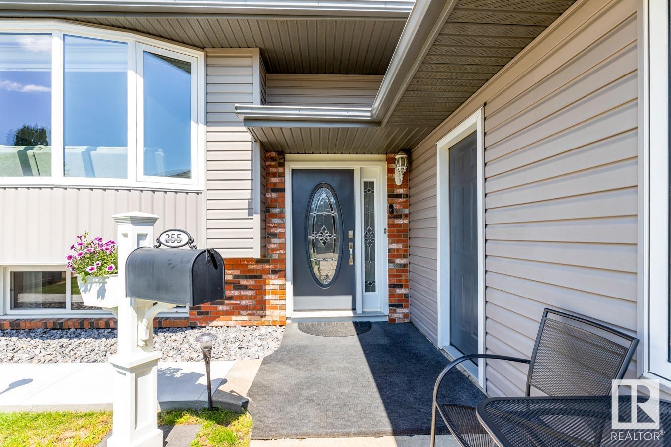Property at 255 HUMBERSTONE RD NW image 3