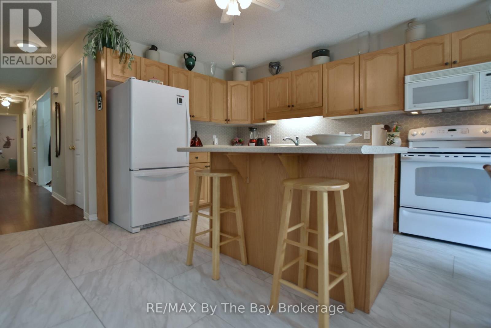 27 Pennsylvania Avenue, Wasaga Beach, Ontario  L9Z 3A8 - Photo 11 - S12274404