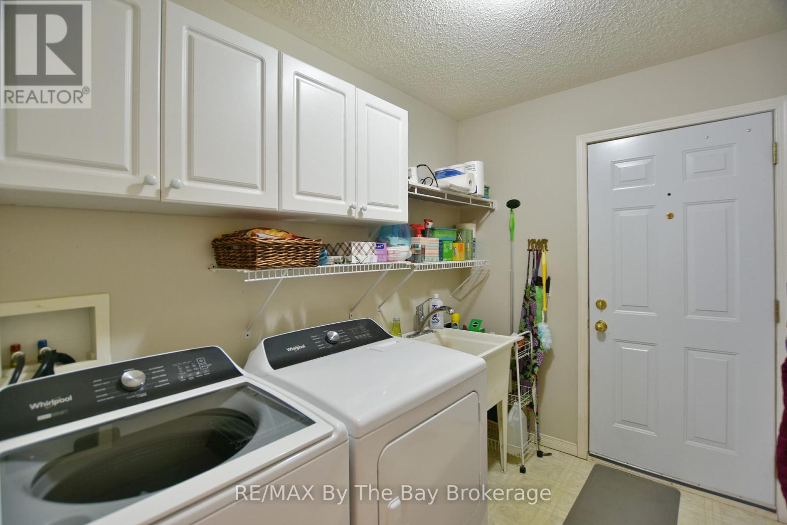 27 Pennsylvania Avenue, Wasaga Beach, Ontario  L9Z 3A8 - Photo 21 - S12274404