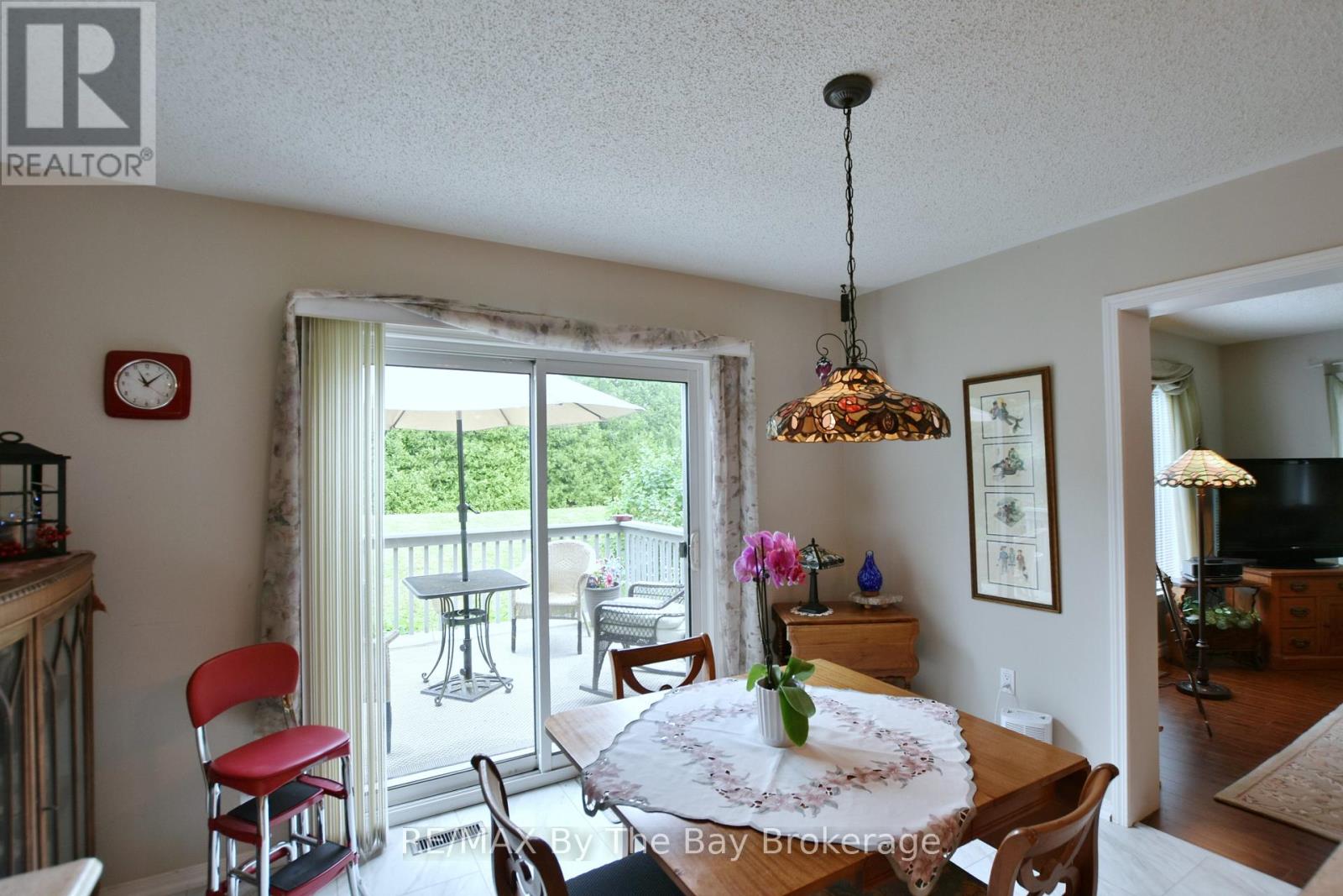 27 Pennsylvania Avenue, Wasaga Beach, Ontario  L9Z 3A8 - Photo 13 - S12274404
