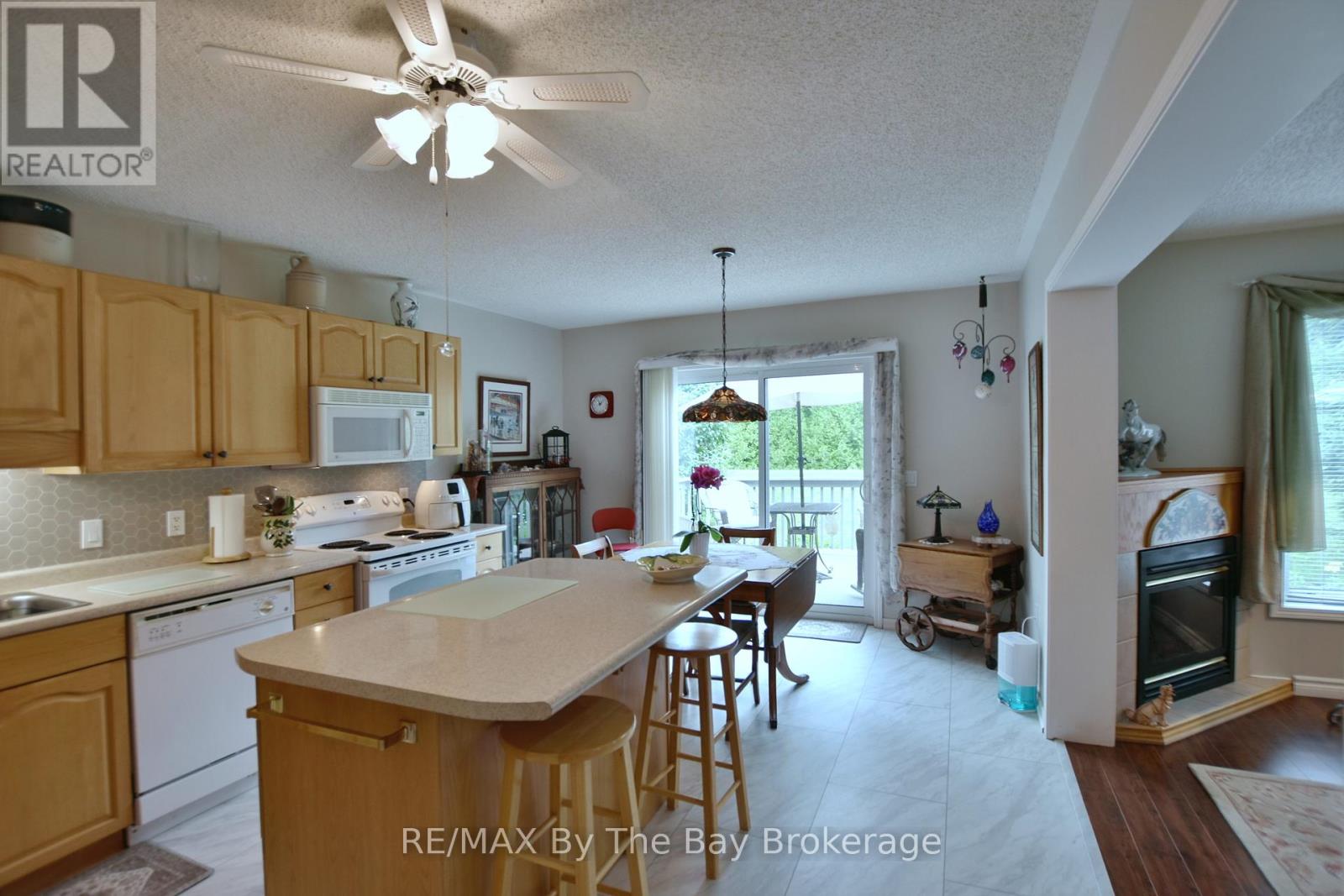 27 Pennsylvania Avenue, Wasaga Beach, Ontario  L9Z 3A8 - Photo 8 - S12274404