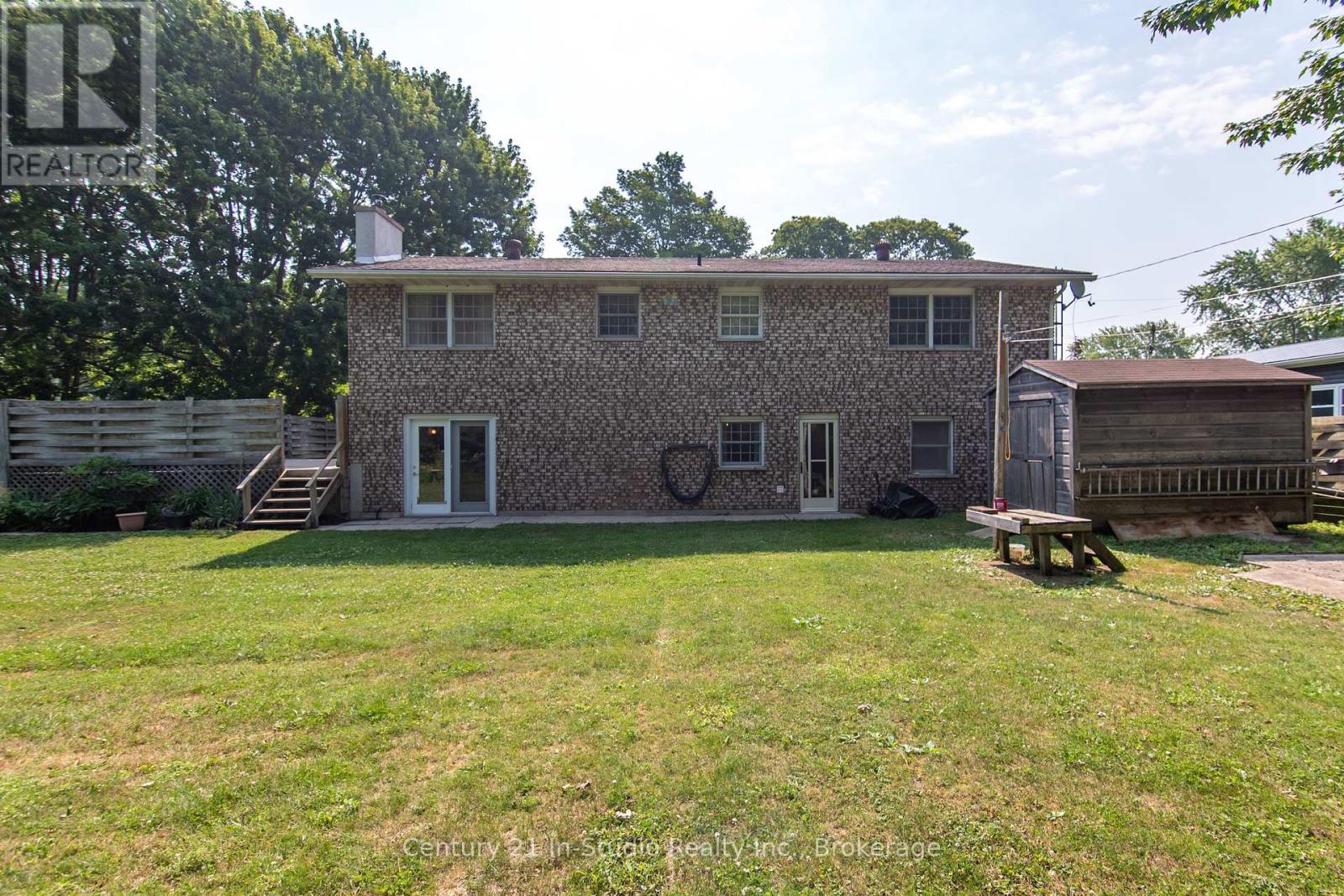 3 Gladstone Street, Huron-Kinloss, Ontario  N0G 2R0 - Photo 2 - X12289375