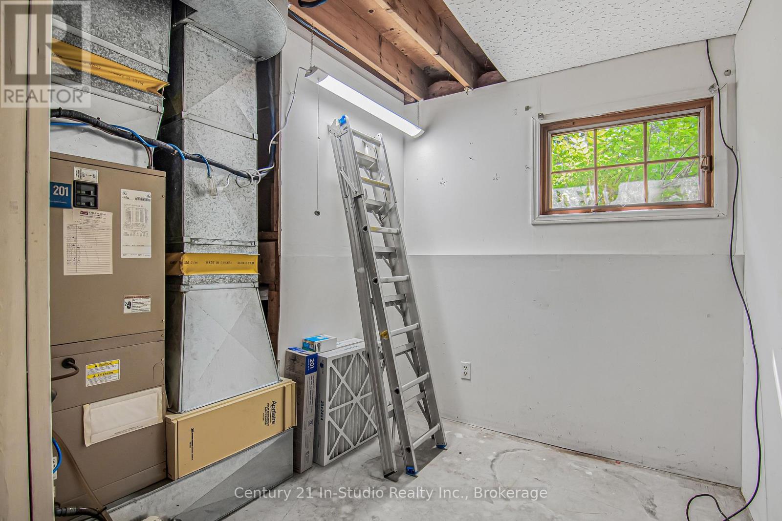 3 Gladstone Street, Huron-Kinloss, Ontario  N0G 2R0 - Photo 35 - X12289375