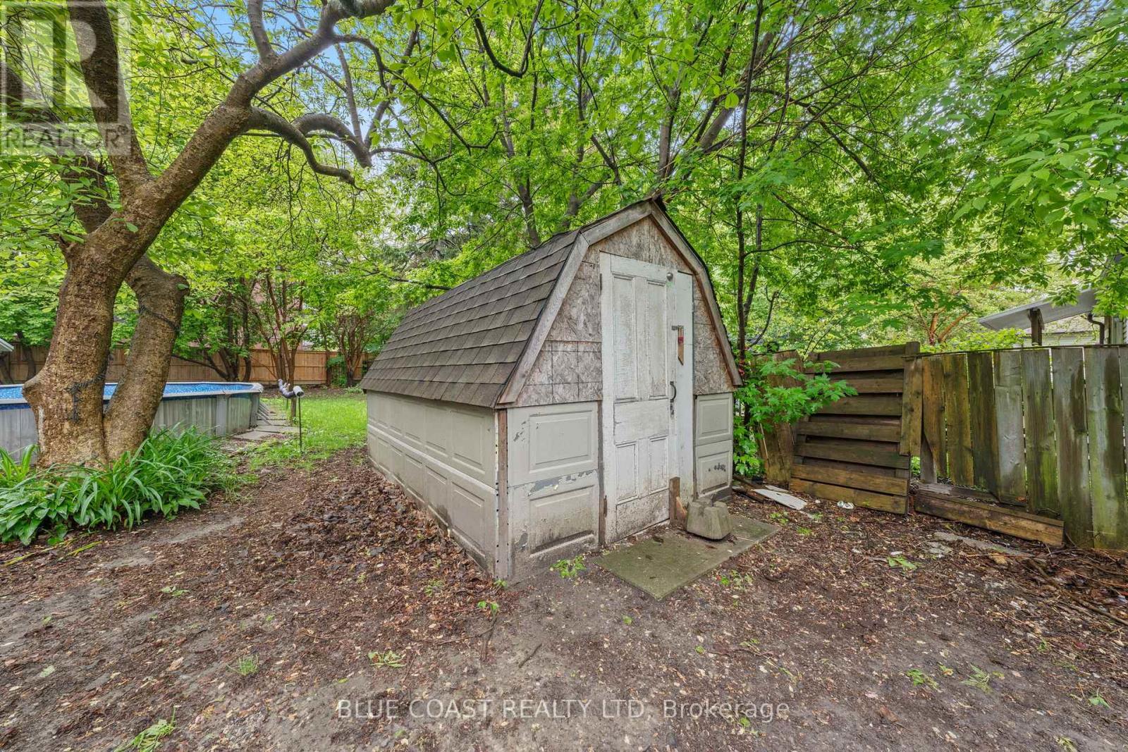 156 Queen Street, Sarnia, Ontario  N7T 2R1 - Photo 9 - X12289301