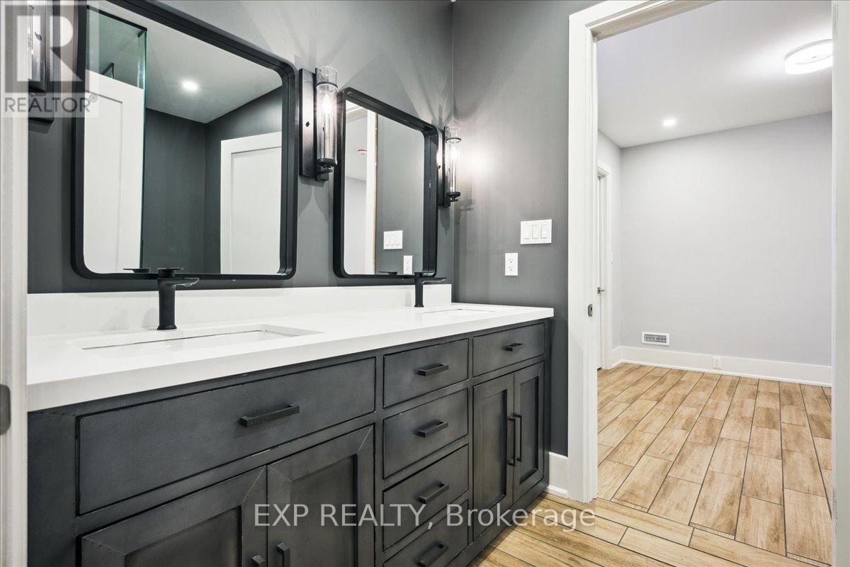 528 Wellington Crescent, Oakville, Ontario  L6L 4X5 - Photo 40 - W12289376
