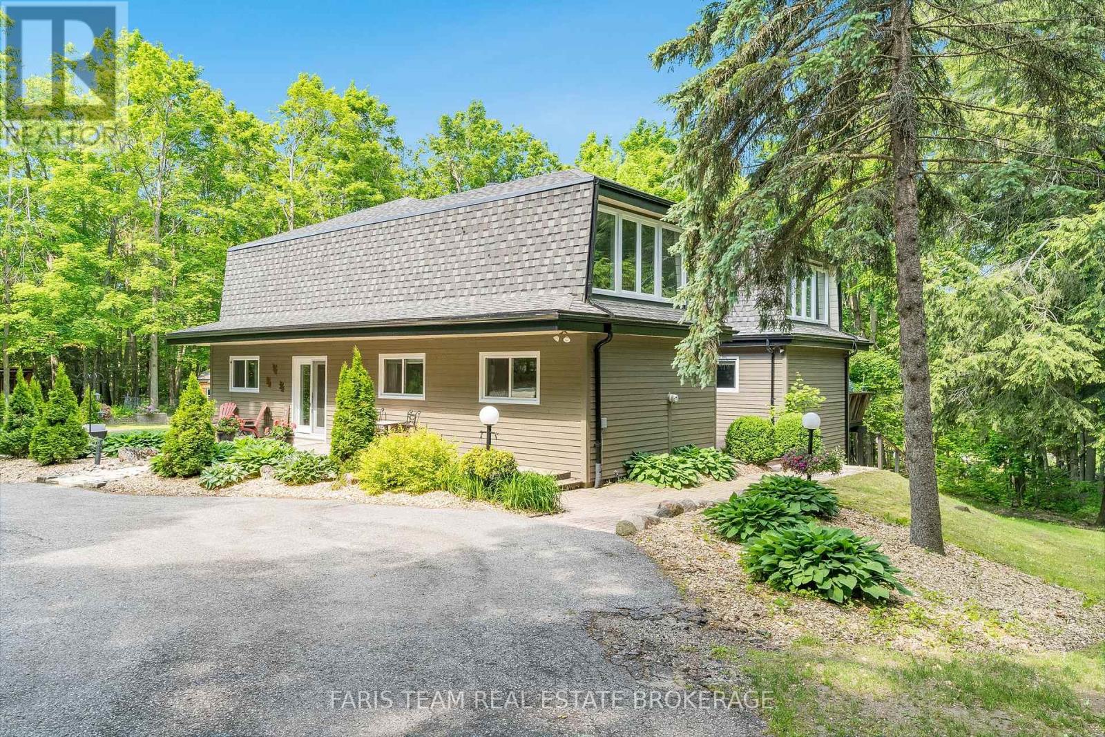 Property at 2 WOODLAND CRESCENT image 2