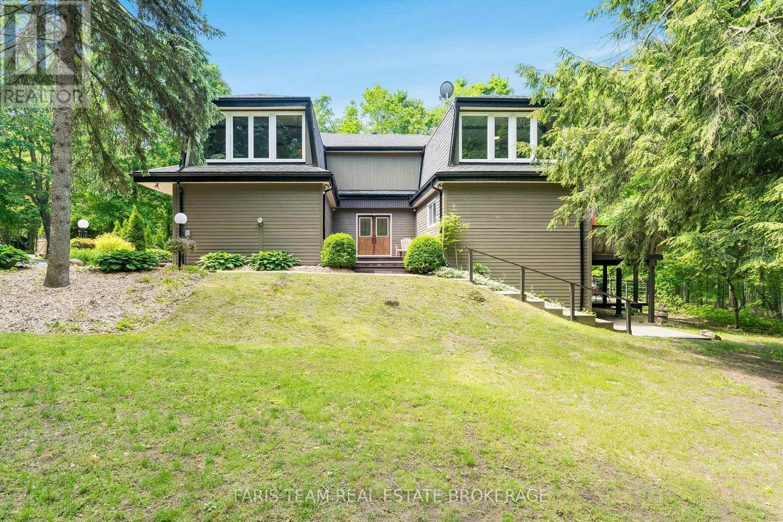Property at 2 WOODLAND CRESCENT image 4