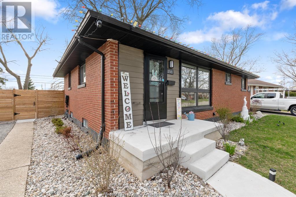 Property at 3745 MCKAY AVENUE image 3