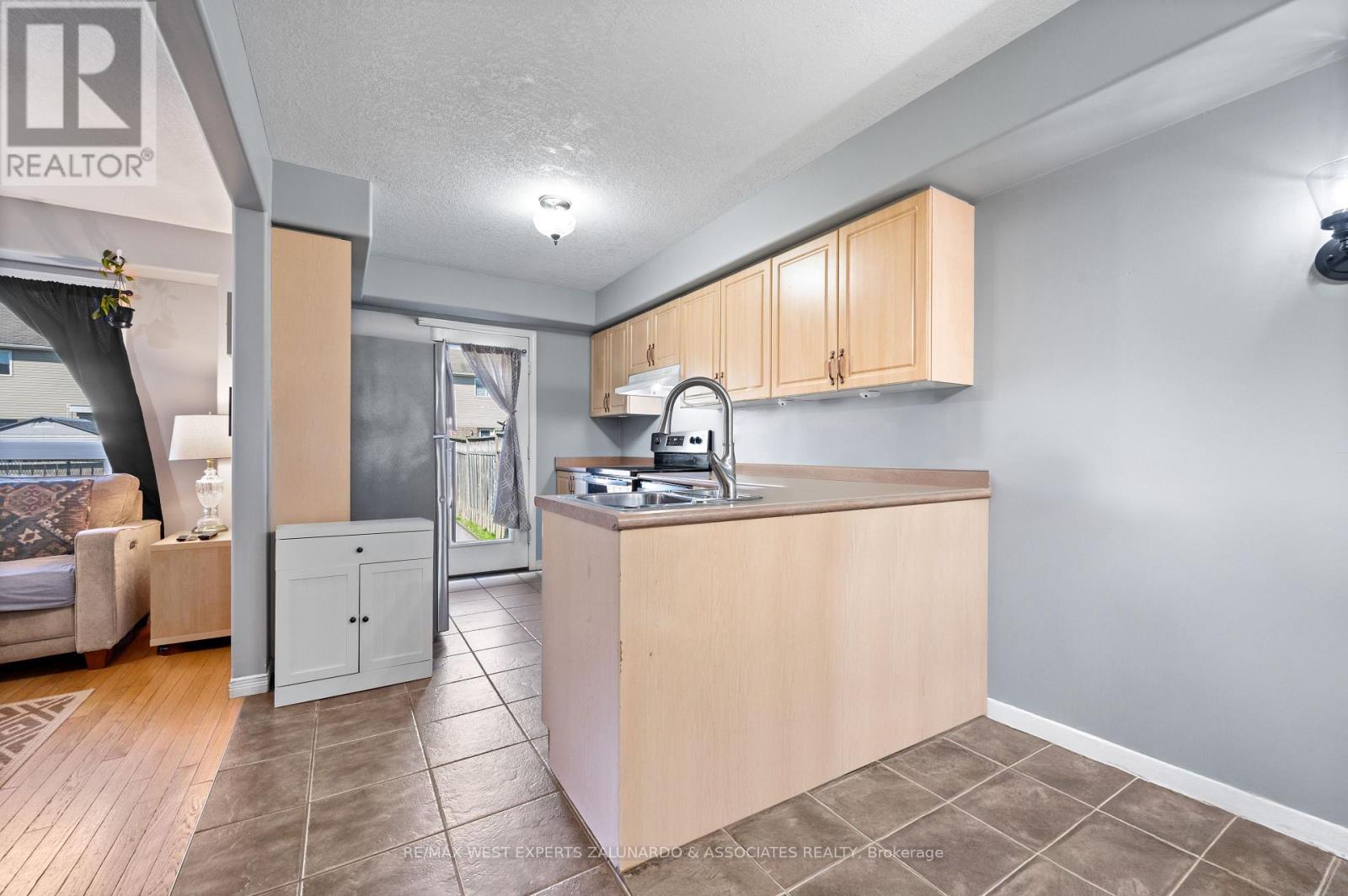 70 Ruthven Crescent, New Tecumseth (Alliston), Ontario  L9R 0A7 - Photo 8 - N12289383