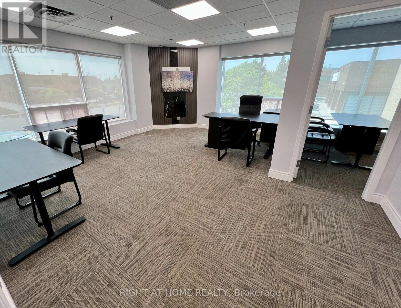 18 2ND - 120 WOODSTREAM BOULEVARD, Vaughan, Ontario