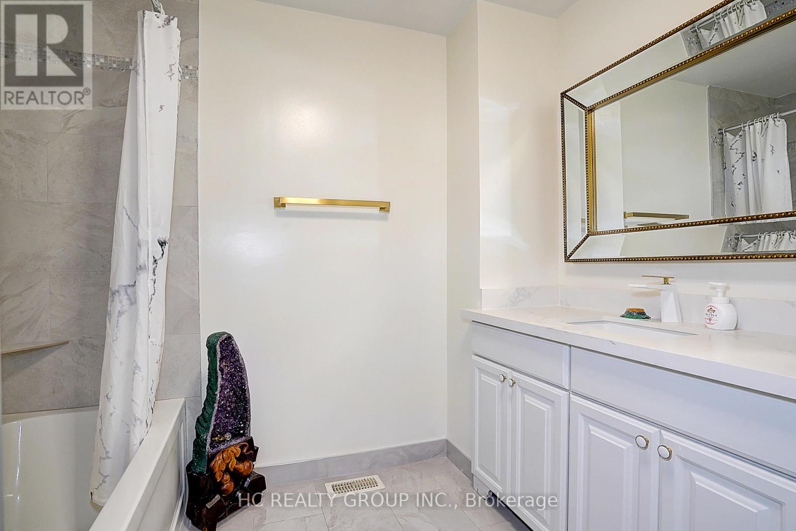 116 Westhampton Drive, Vaughan, Ontario  L4J 7J6 - Photo 39 - N12289404