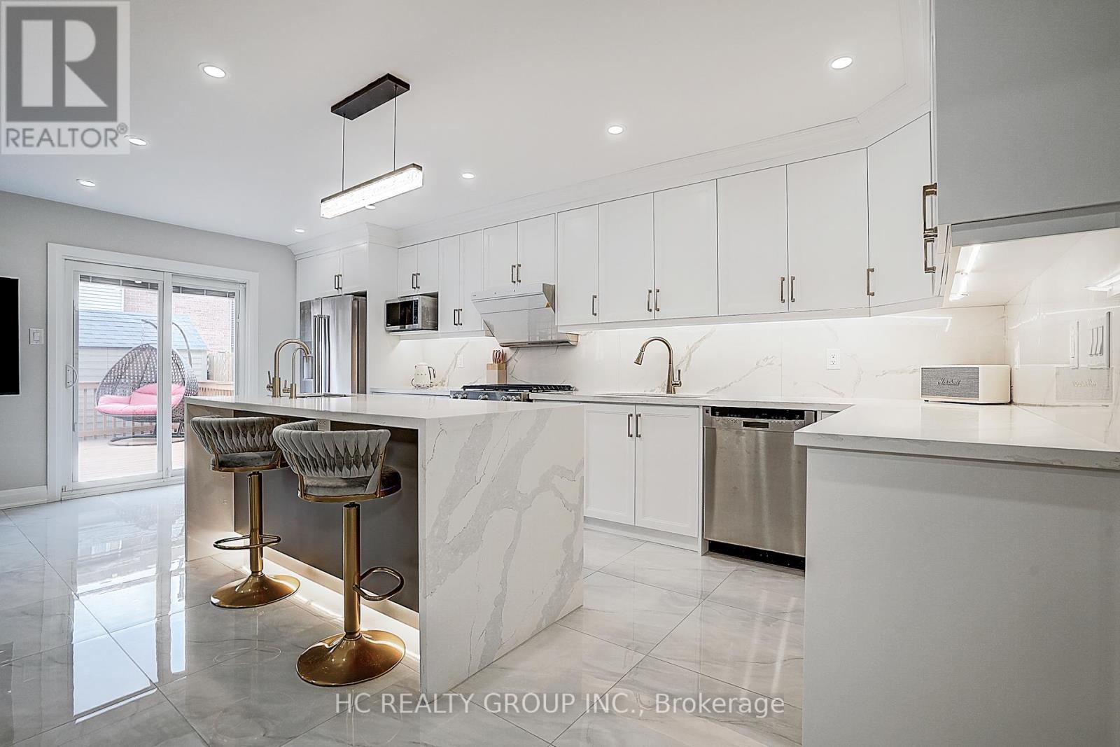 116 Westhampton Drive, Vaughan, Ontario  L4J 7J6 - Photo 9 - N12289404