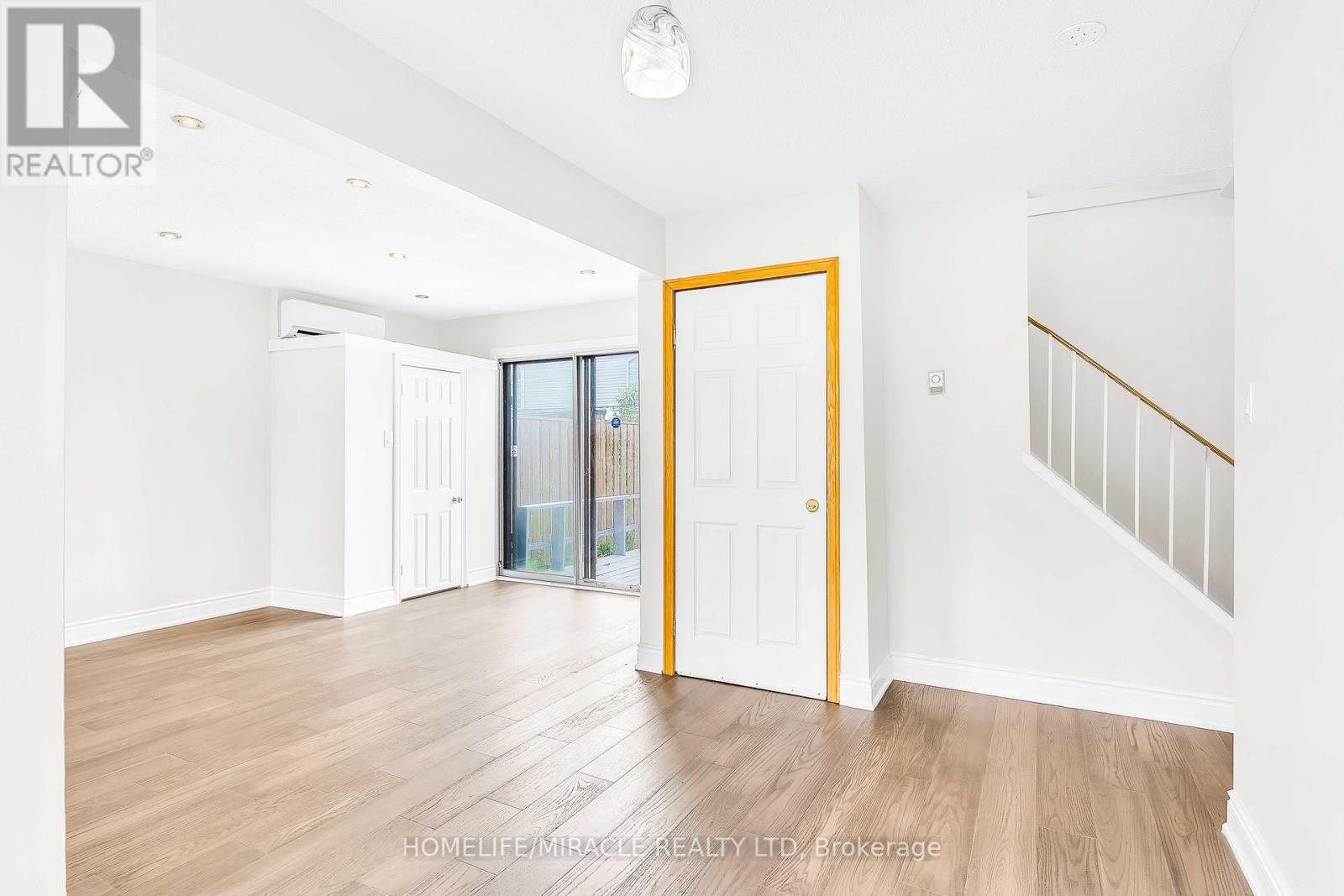 14 Greenbush Court, Brampton, Ontario  L6S 2K2 - Photo 10 - W12289358