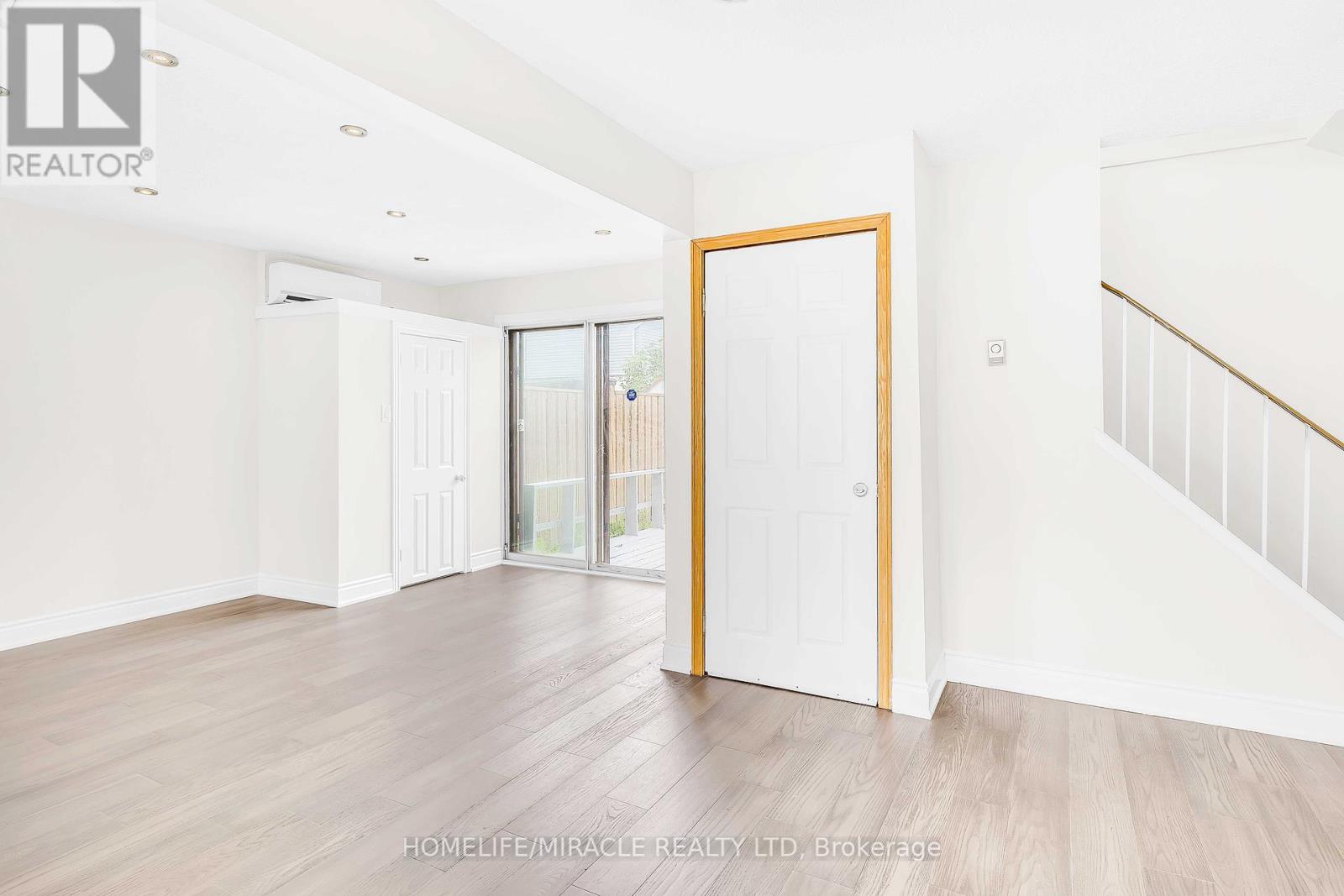 14 Greenbush Court, Brampton, Ontario  L6S 2K2 - Photo 12 - W12289358