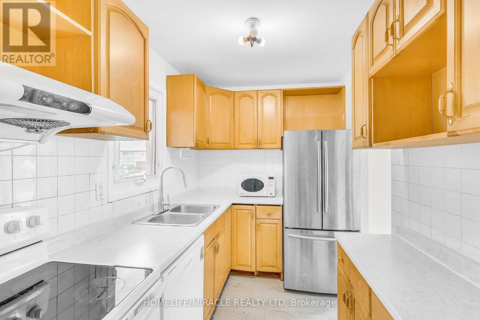 14 Greenbush Court, Brampton, Ontario  L6S 2K2 - Photo 15 - W12289358