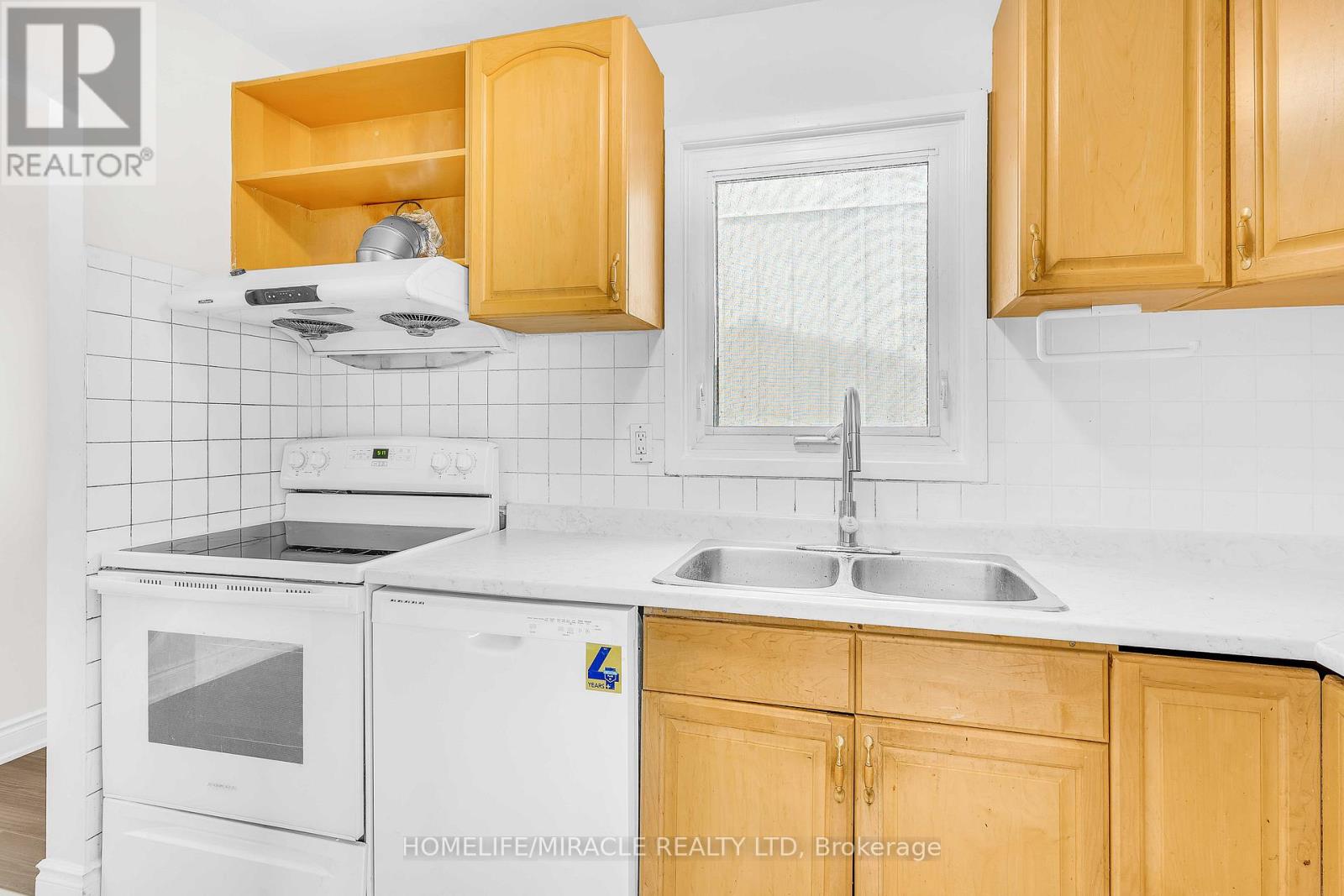14 Greenbush Court, Brampton, Ontario  L6S 2K2 - Photo 16 - W12289358