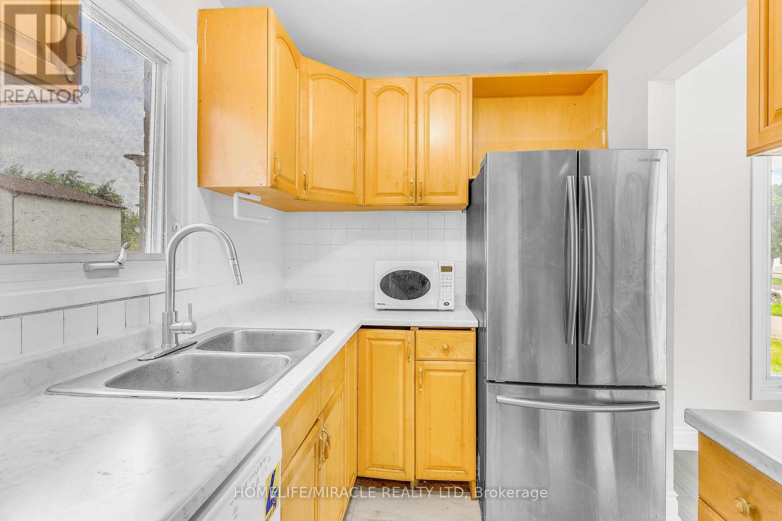 14 Greenbush Court, Brampton, Ontario  L6S 2K2 - Photo 18 - W12289358