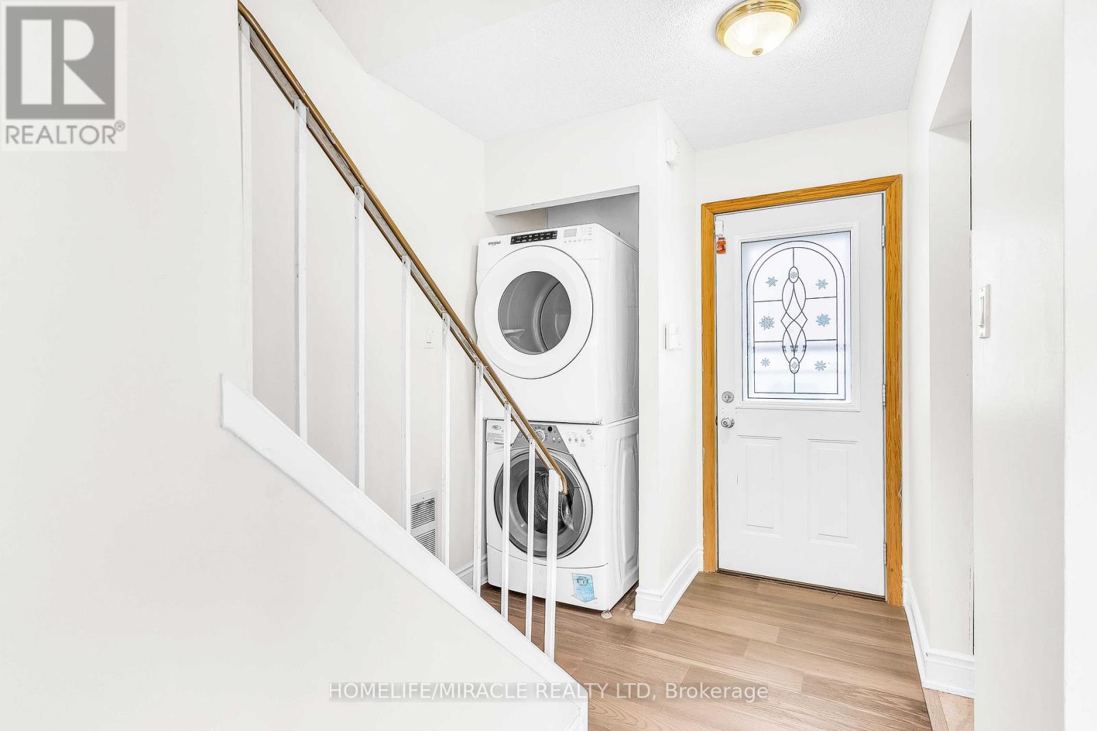 Property at 14 GREENBUSH COURT image 4