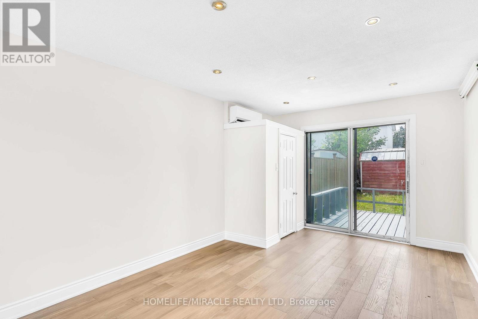 14 Greenbush Court, Brampton, Ontario  L6S 2K2 - Photo 9 - W12289358