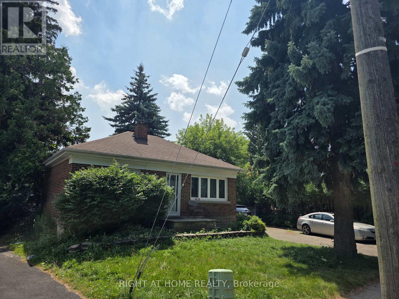 9 Rogers Road, Brampton, Ontario  L6X 1L7 - Photo 2 - W12289370
