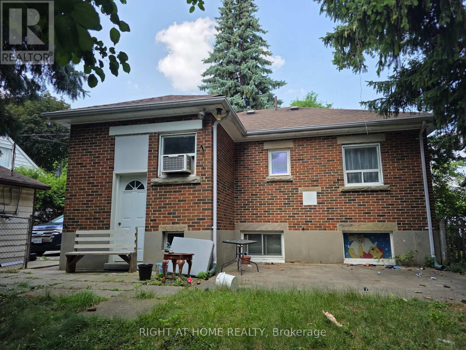 9 Rogers Road, Brampton, Ontario  L6X 1L7 - Photo 3 - W12289370