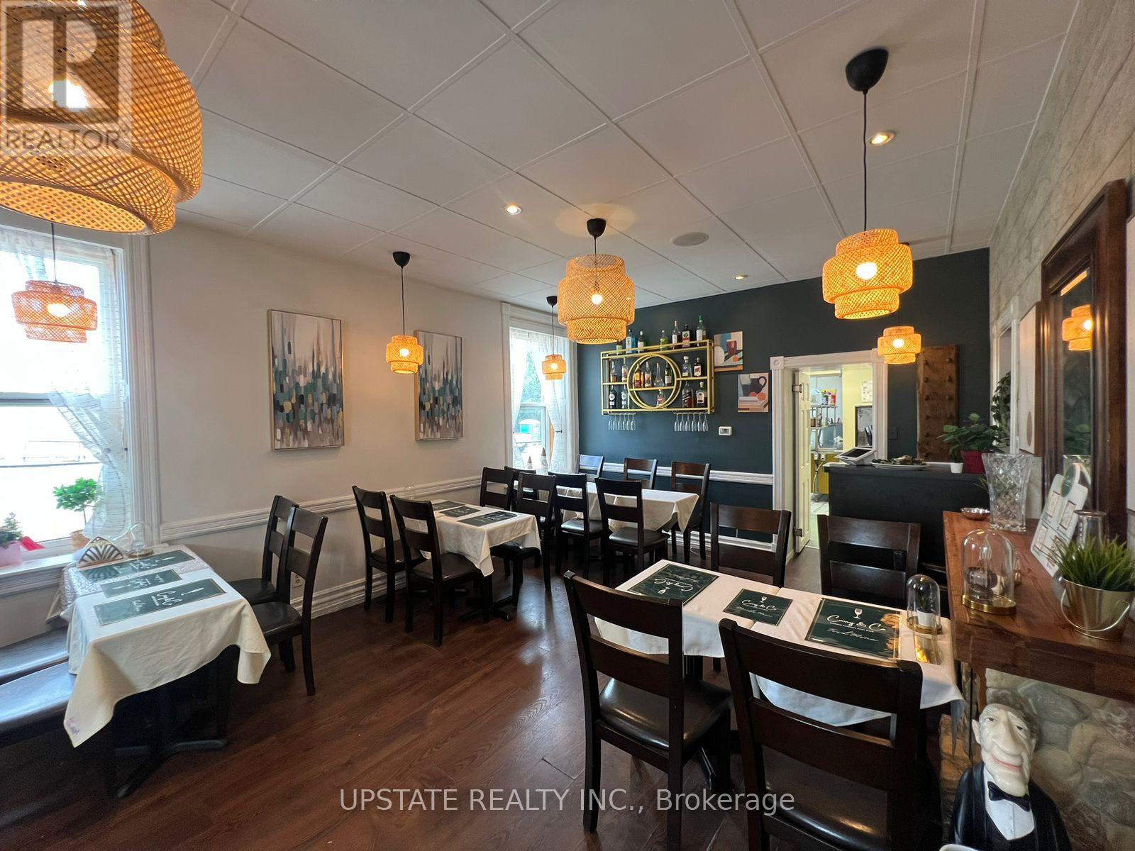 115 Main Street S, Halton Hills, Ontario  L7G 3H5 - Photo 3 - W12289412