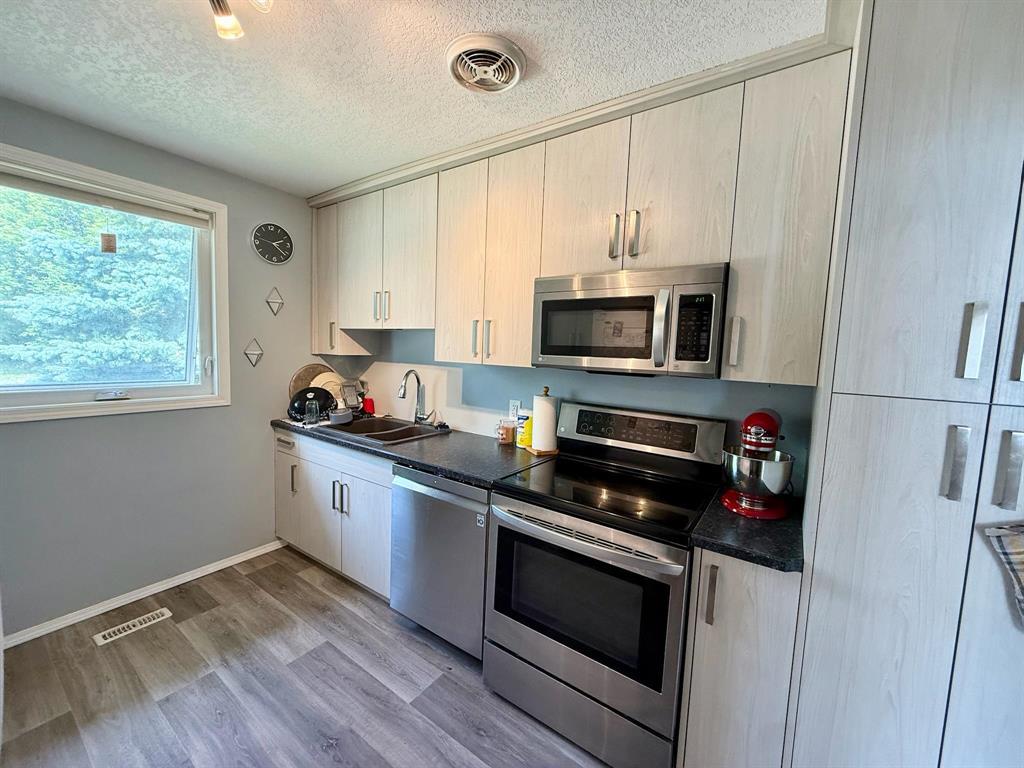301 4th Avenue, Swan River, Manitoba  R0L 1Z0 - Photo 7 - 202518040