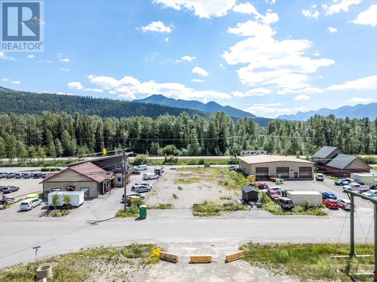 10 Manitou Road, Fernie, British Columbia  V0B 1M0 - Photo 12 - 10356315
