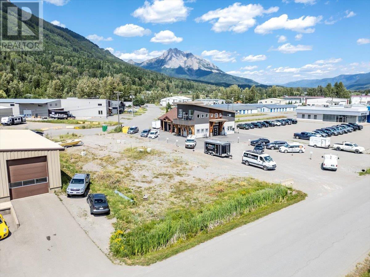 10 Manitou Road, Fernie, British Columbia  V0B 1M0 - Photo 15 - 10356315