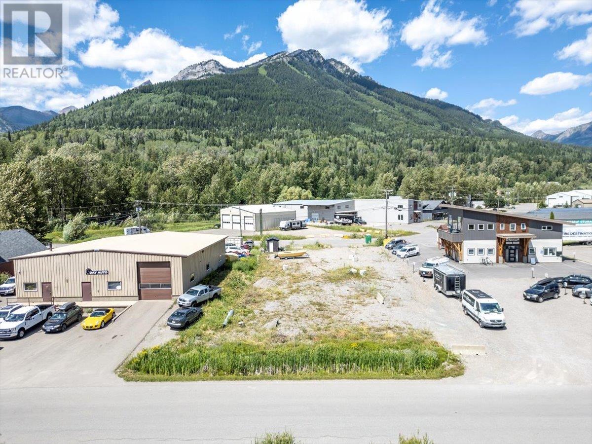 10 Manitou Road, Fernie, British Columbia  V0B 1M0 - Photo 17 - 10356315