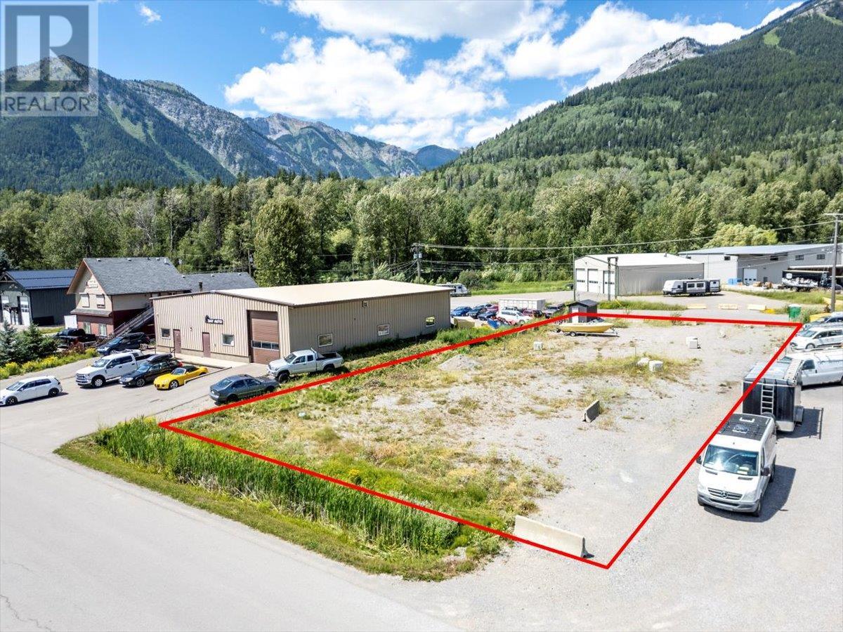 10 Manitou Road, Fernie, British Columbia  V0B 1M0 - Photo 18 - 10356315