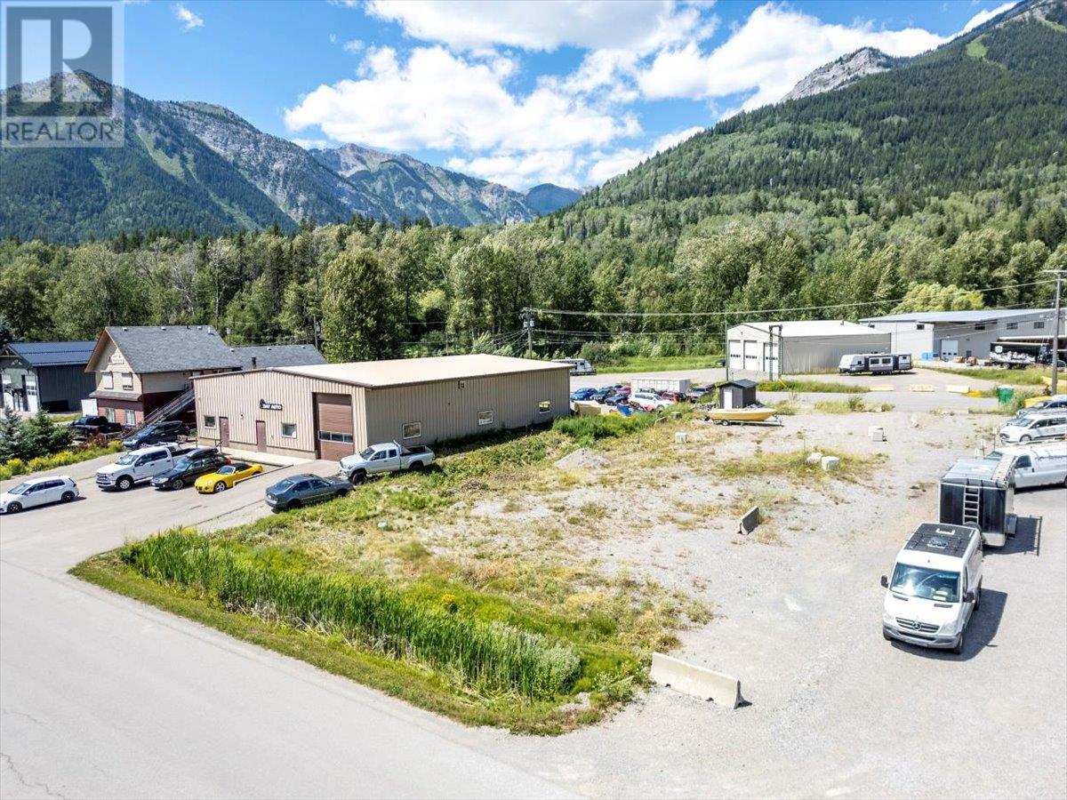 10 Manitou Road, Fernie, British Columbia  V0B 1M0 - Photo 19 - 10356315