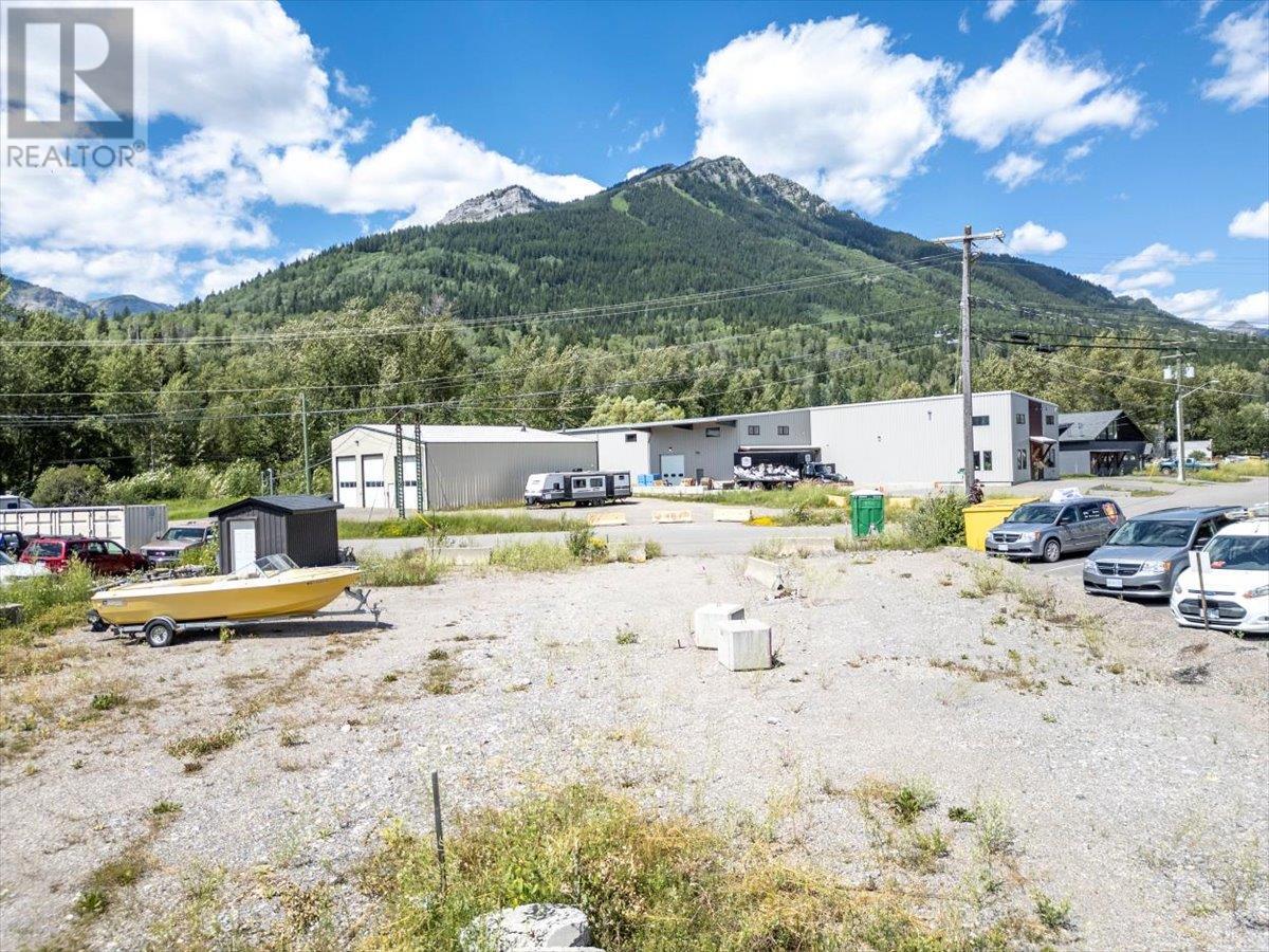 10 Manitou Road, Fernie, British Columbia  V0B 1M0 - Photo 20 - 10356315