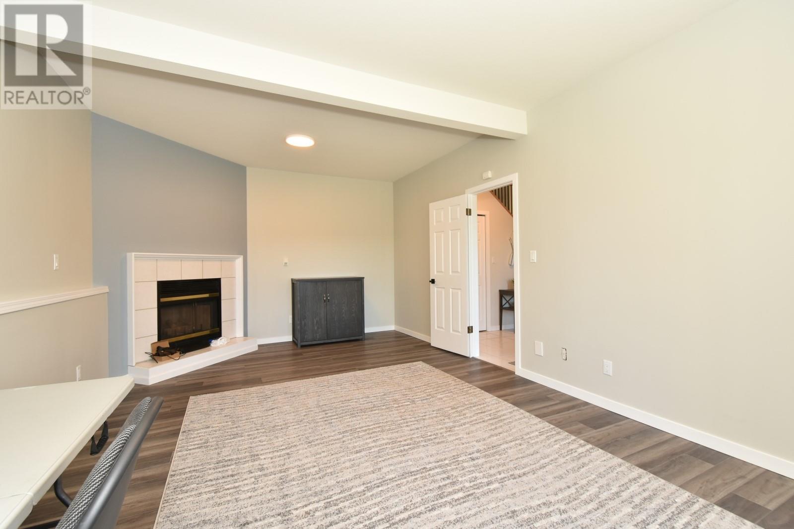 Property at 2175 Lakeview Drive image 4