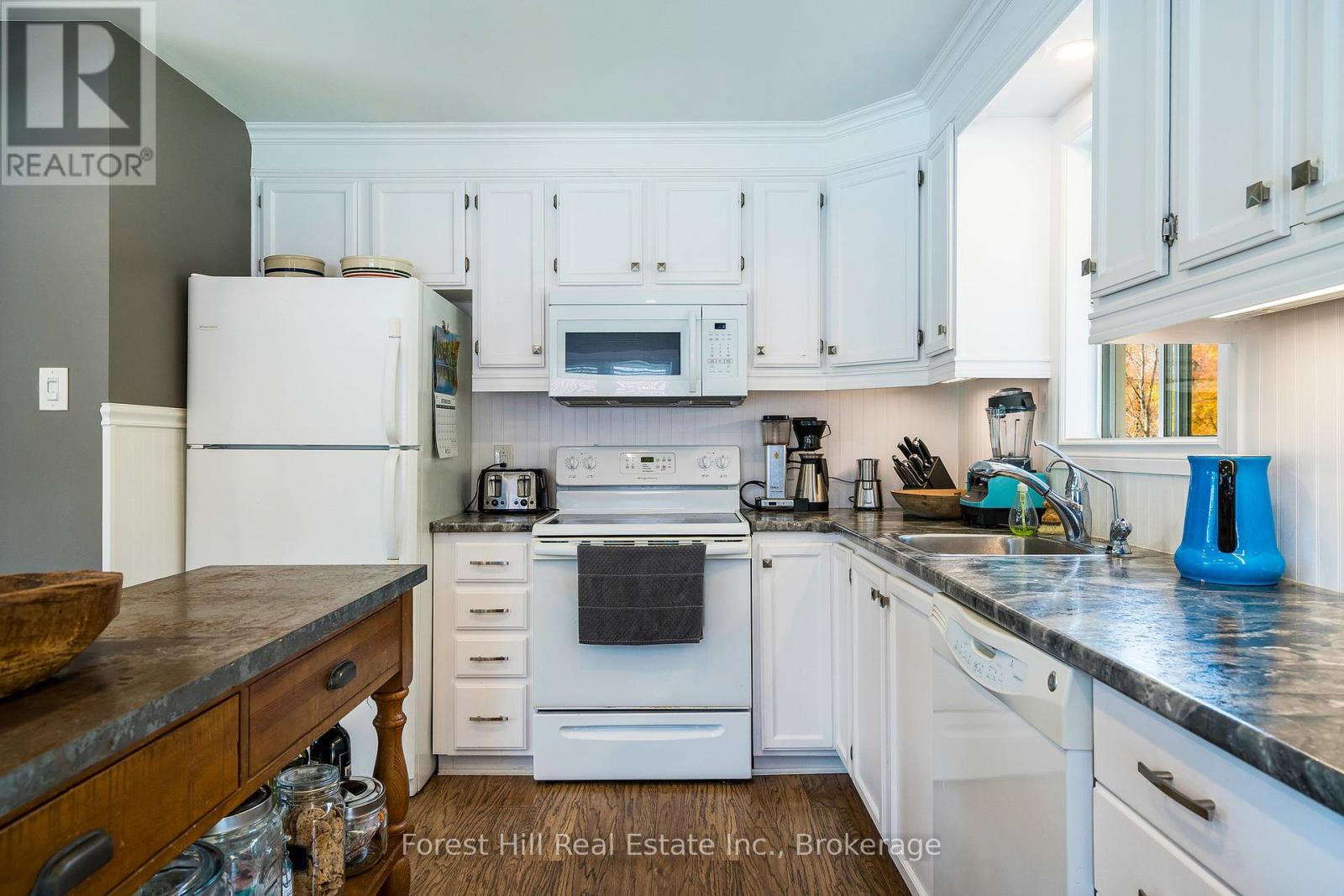 587317 9th Side Road, Blue Mountains, Ontario  N0H 1J0 - Photo 11 - X12289573