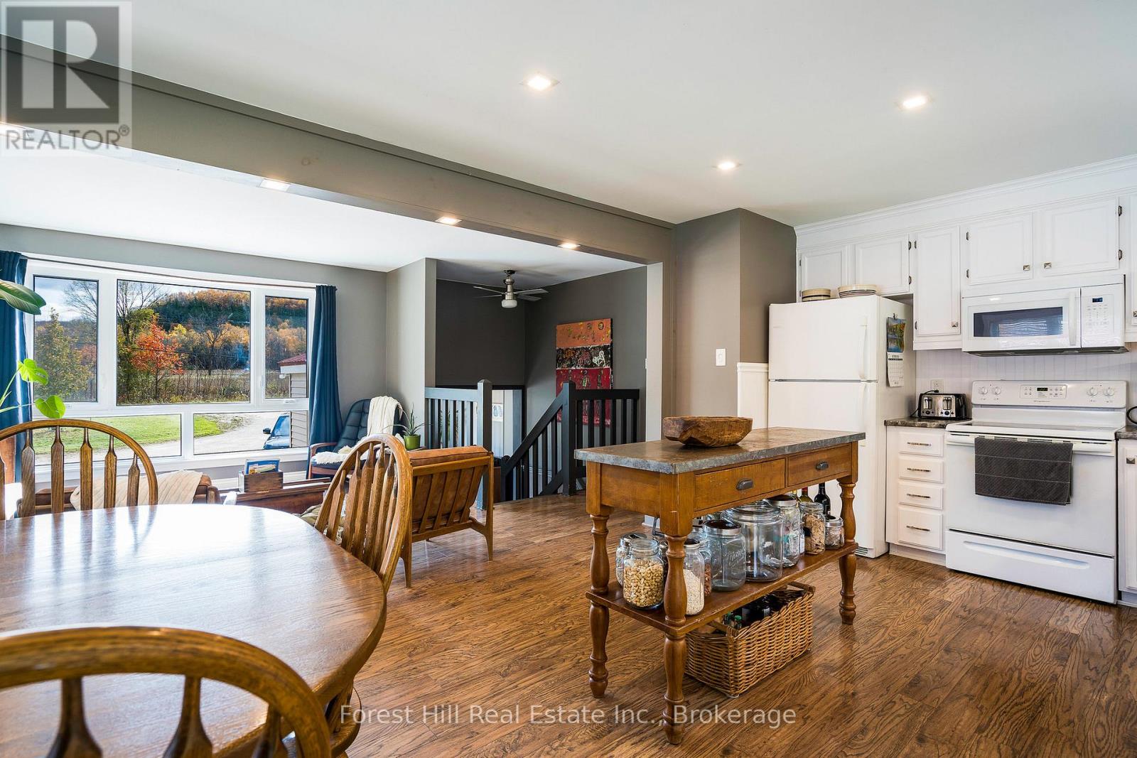 587317 9th Side Road, Blue Mountains, Ontario  N0H 1J0 - Photo 13 - X12289573