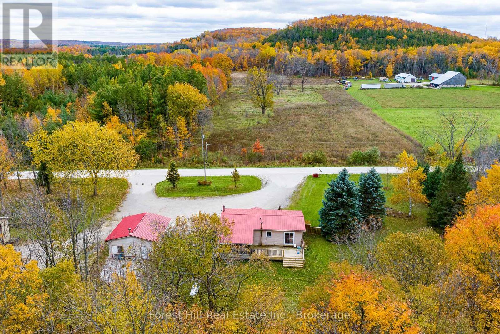 587317 9th Side Road, Blue Mountains, Ontario  N0H 1J0 - Photo 2 - X12289573