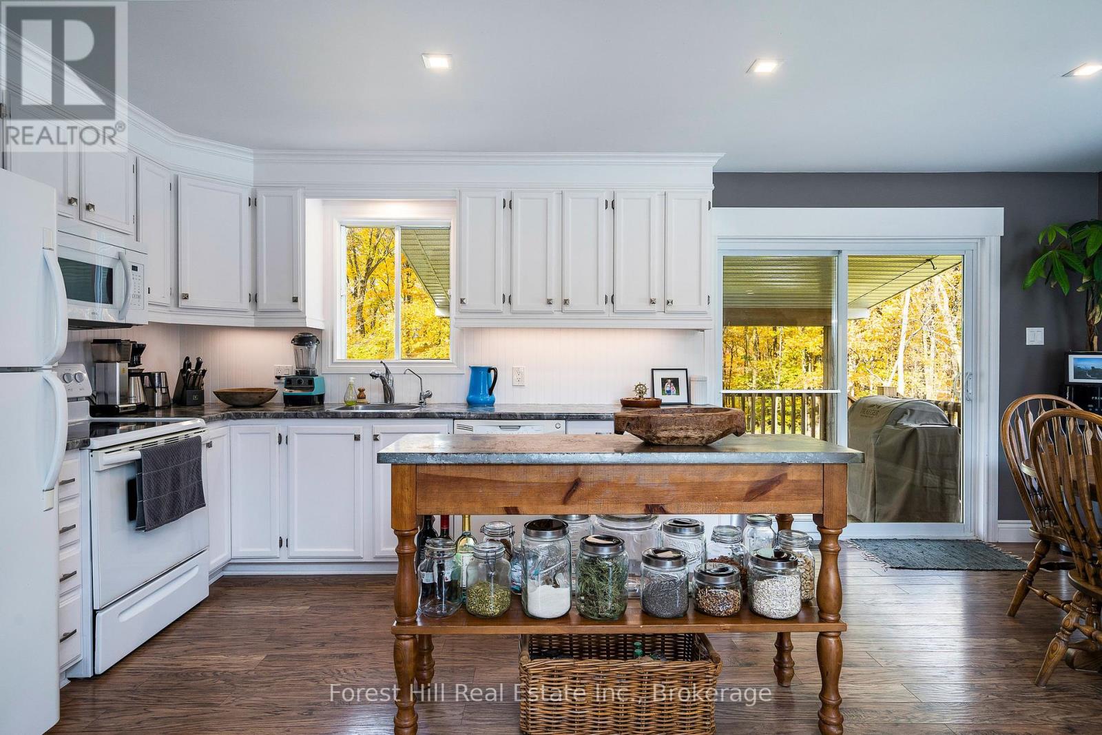 587317 9th Side Road, Blue Mountains, Ontario  N0H 1J0 - Photo 9 - X12289573