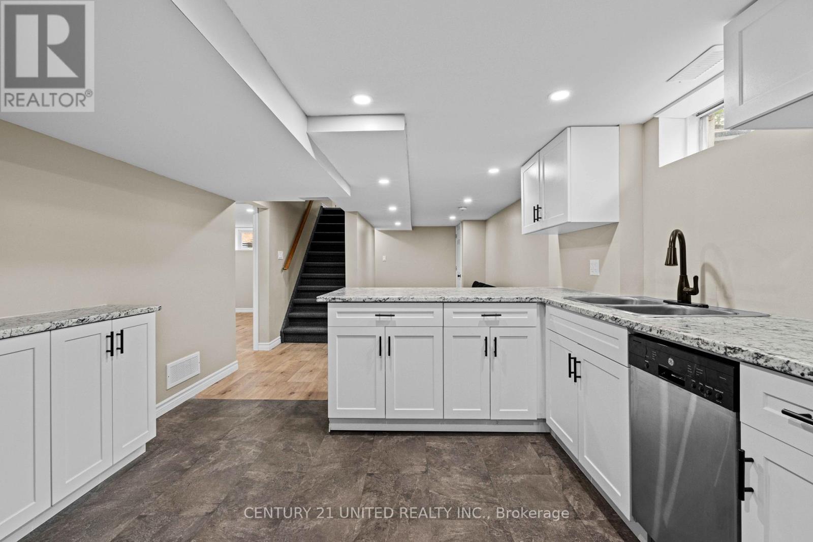 300 Lindan Avenue, Selwyn, Ontario  K9L 1K6 - Photo 13 - X12289545