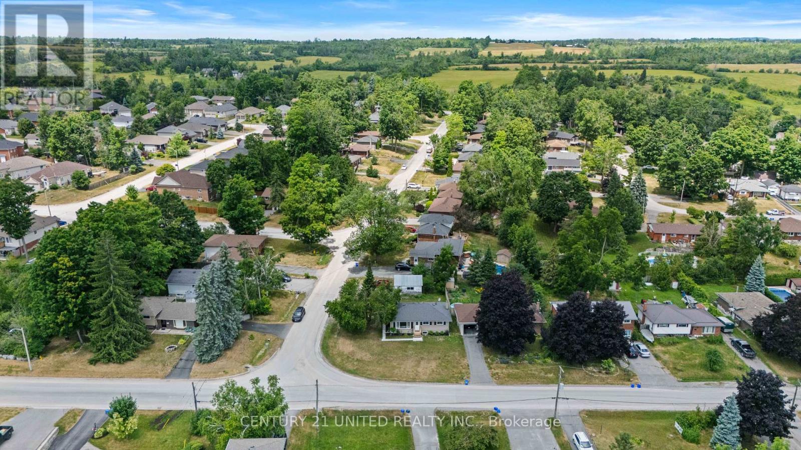 300 Lindan Avenue, Selwyn, Ontario  K9L 1K6 - Photo 2 - X12289545