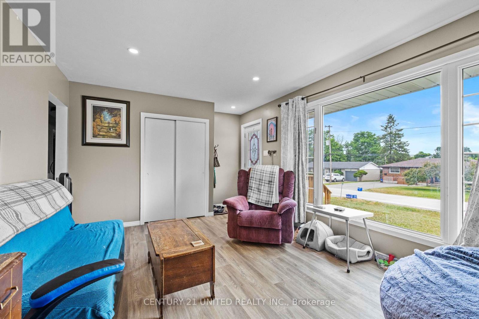 300 Lindan Avenue, Selwyn, Ontario  K9L 1K6 - Photo 4 - X12289545