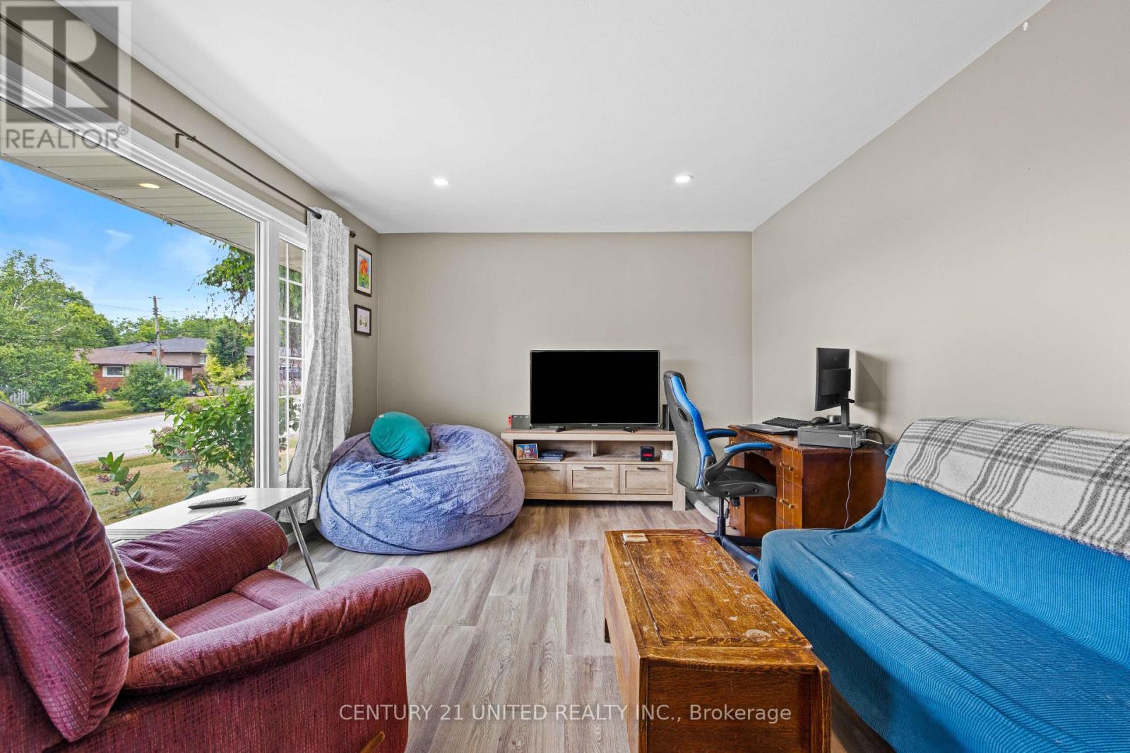 300 Lindan Avenue, Selwyn, Ontario  K9L 1K6 - Photo 5 - X12289545